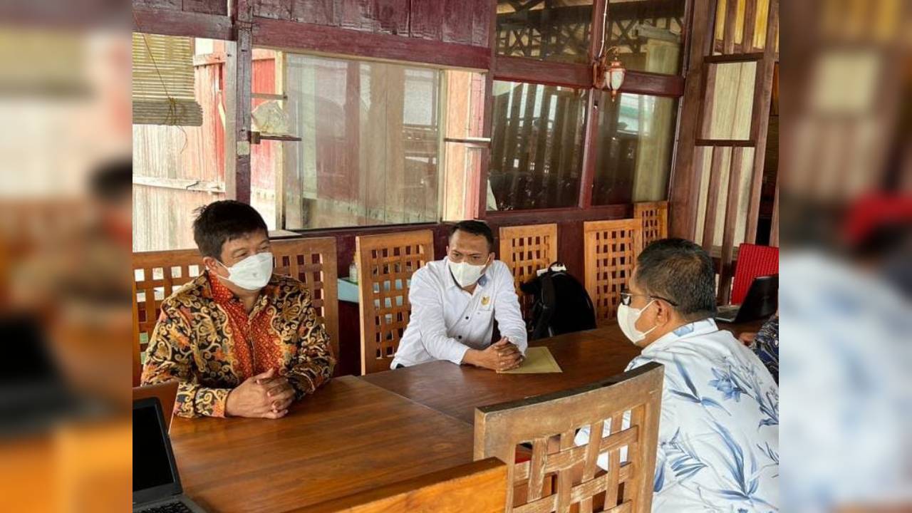 Ketua DPRD Wakatobi, Asisten Komisioner KASN dan Ketua Komisi I, saat klarifikasi aduan ASN Foto: Ist