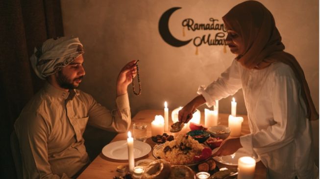 Umat muslim akan jalani puasa dia kali dalam setahun pada 2030. Foto: Suara.com