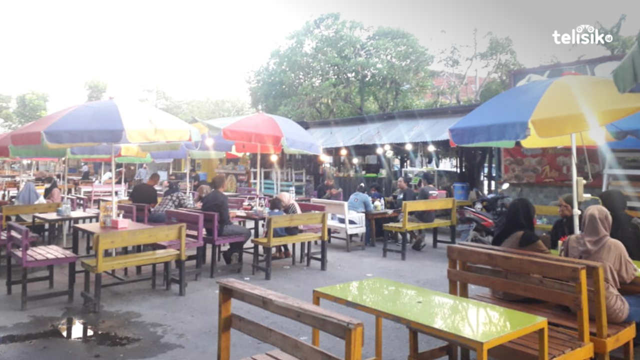 Suasana menjelang buka puasa di pelataran Eks MTQ yang berada di jalan Abunawas Kota Kendari. Foto: Aris Mantobua/Telisik