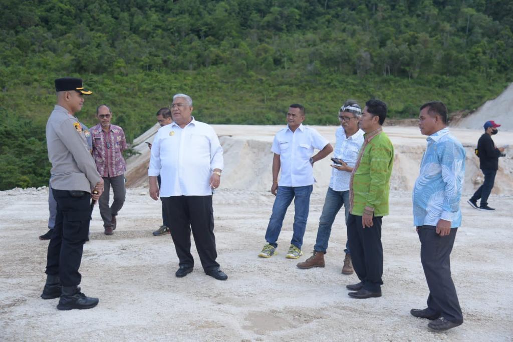 Ketgam: Peninjauan sarana prasarana infrastruktur Porprov Sultra 2022 oleh Gubernur Ali Mazi beberapa waktu lalu. Foto: Ist