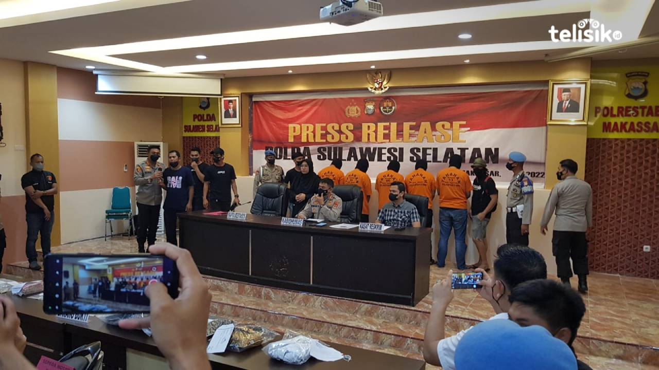 Kabid Humas Polda Sulsel bersama Kapolrestabes Makassar, Kombes Pol Budi Haryanto saat merilis kasus penembakan Anggota Dishub. Foto: Rezki Mas'ud/Telisik