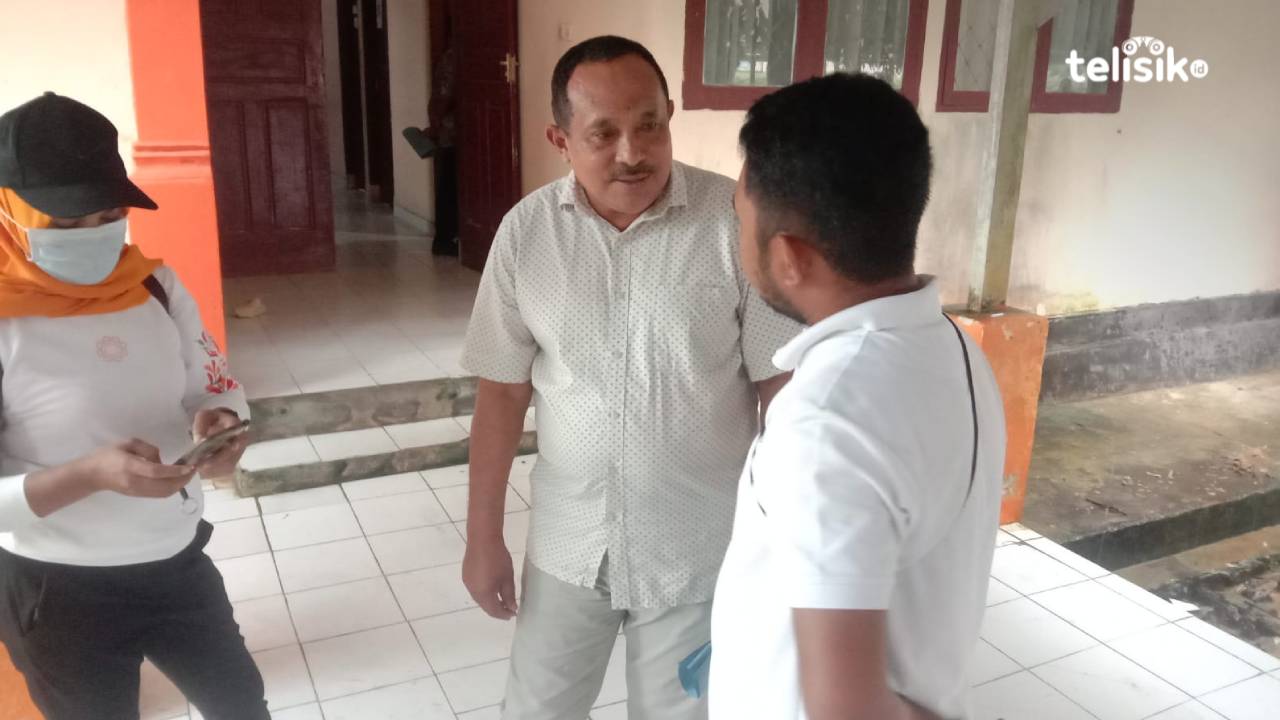Kepala BKPSDM Muna, La Ode Ena (tengah). Foto: Sunaryo/Telisik