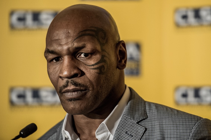 Mike Tyson pukuli penumpang pesawat. Foto: Fortune