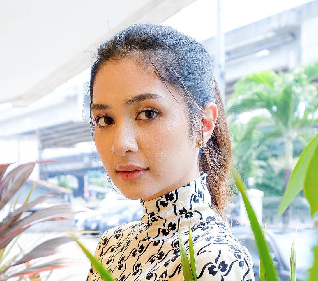 Mikha Tambayong jadi wanita paling cantik di Indonesia tahun 2022. Foto: Instagram