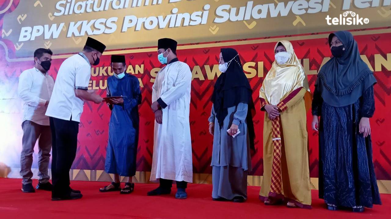 Ketua BPW KKSS Sultra, Andi Sumangerukka saat memberikan santunan ke beberapa pondok pesantren dan panti asuhan yang ada di Kota Kendari. Foto: Andi Irna Fitriani/Telisik