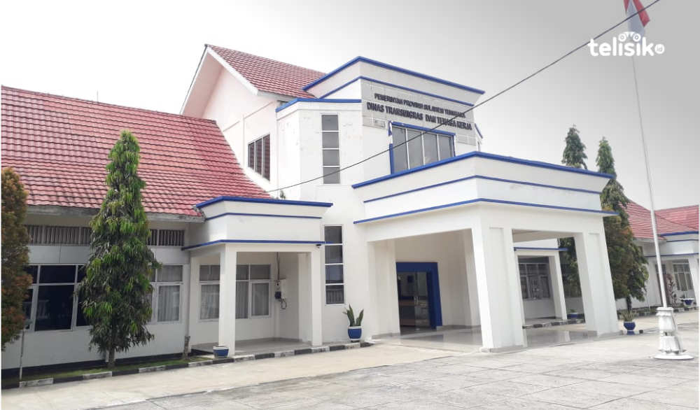 Disnakertrans Provinsi Sultra memkuka Posko aduan THR dan memastikan seluruh perusahaan di Sultra bisa bayar THR tenaga kerja. Foto: Aris Mantobua/Telisik