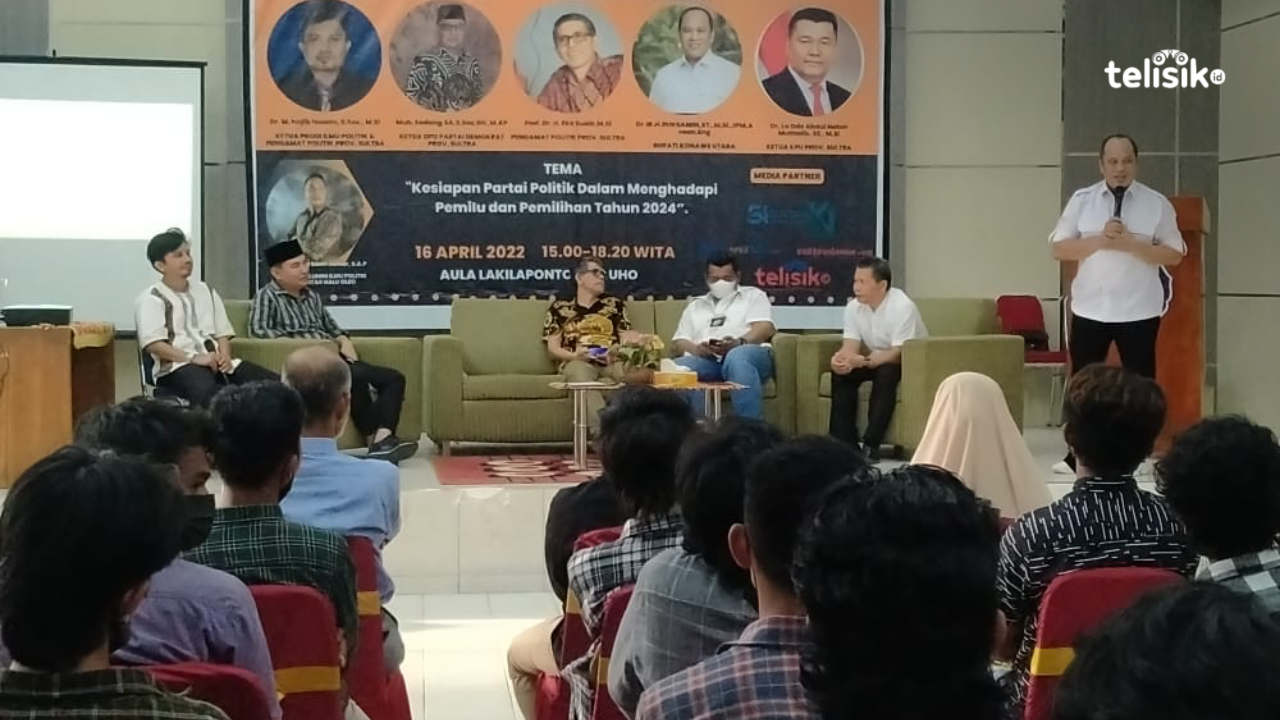 Suasana dialog publik ikatan alumni Ilmu Politik FISIP UHO yang membahas persiapan parpol di pemilu 2024. Foto: Haidir Ali/Telisik