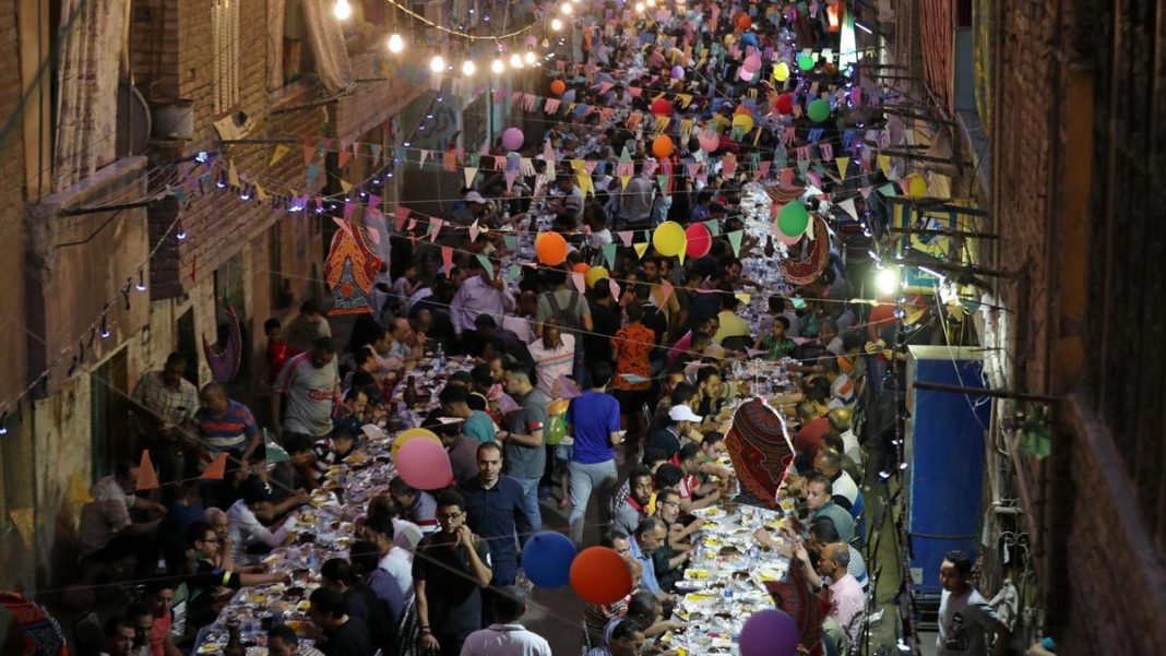 Orang di Mesir ternyata tak tidur Malam sepanjang bulan Ramadan. Foto: Harakah