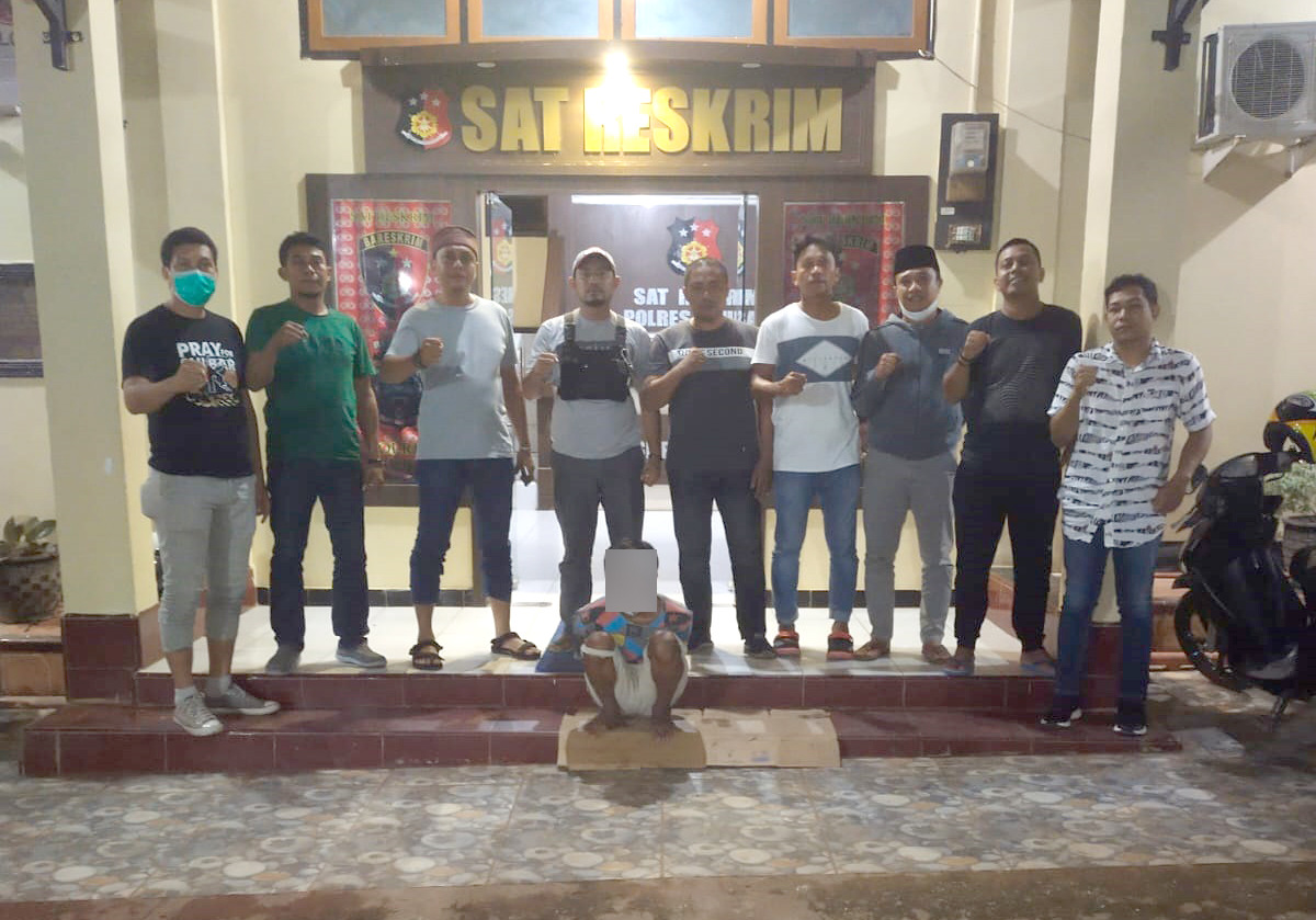 Pelaku ketika dibekuk polisi. Foto: Ist.
