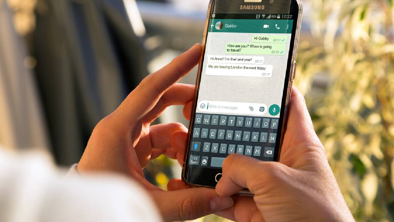 WhastApp akan keluarkan fitur baru bisa keluar grup tanpa ketahuan. Foto: Repro daily.oktagon.co.id