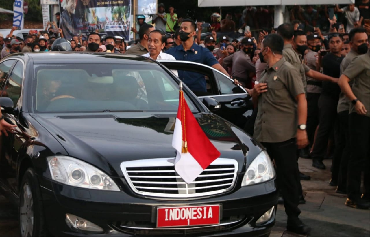Presiden Jokowi tiba di Ende. Warga pun memgeluarkan isi hatinya. Foto: Ist