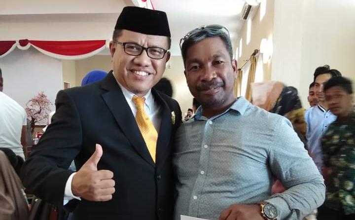 Wakil Ketua DPRD Muna, Muhamad Natsir Ido (kiri) menunggu inkrah putusan DPP Hanura terkait PAW Ketua DPRD Muna. Foto: Ist