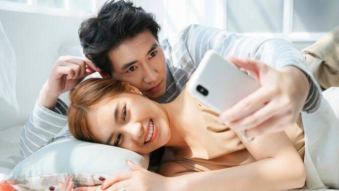 Merekam video melakukan hubungan seksual dipercaya memberikan sensasi tersendiri bagi pelakunya. Foto: Repro klikdokter.com
