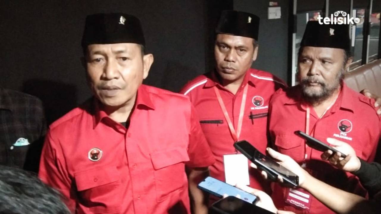 Ketua DPC PDIP Kendari, Ishak Ismail (kiri) bakal diusung para kader sebagai Cawali, untuk memukuskan itu, PDIP menarget 7 kursi di DPRD. Foto: Kardin/Telisik