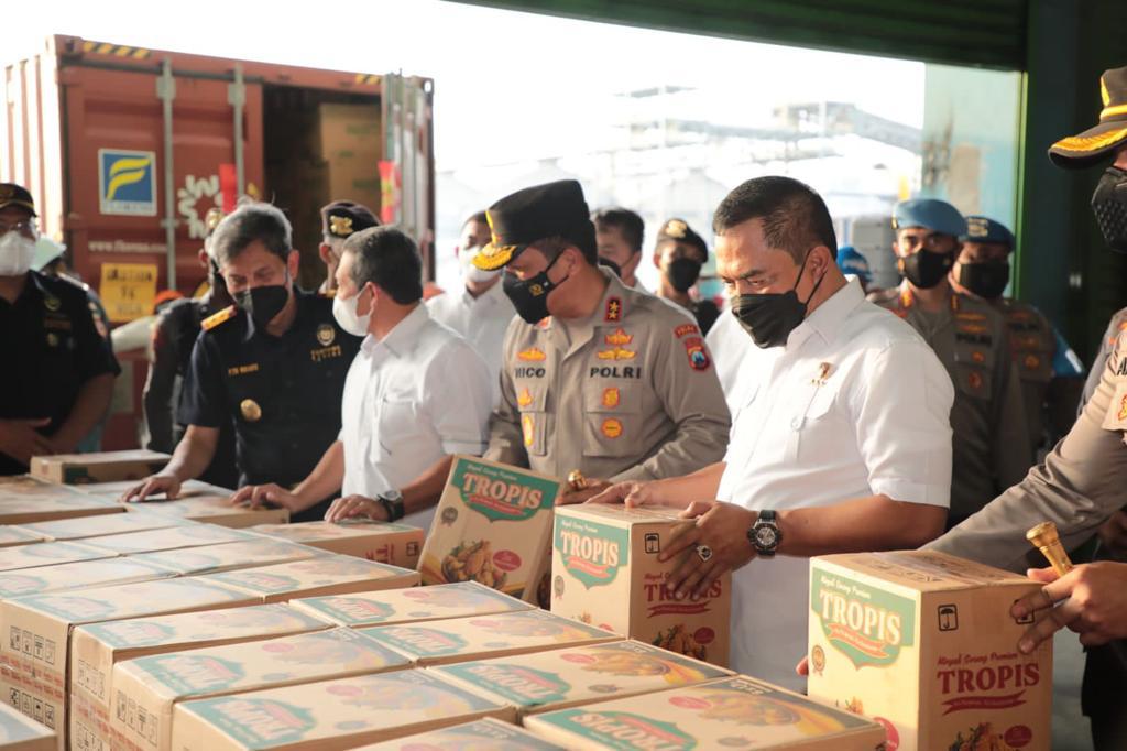 Polisi berhasil menggagalkan pengiriman 8 kontainer minyak goreng ke Timor Leste. Foto: Ist.