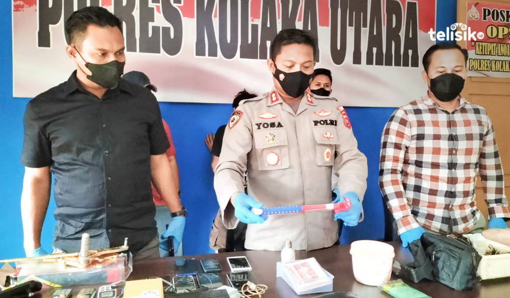 Polisi saat menjelaskan kronologi perampokan di Kolaka Utara. Foto: Muh. Risal H/Telisik