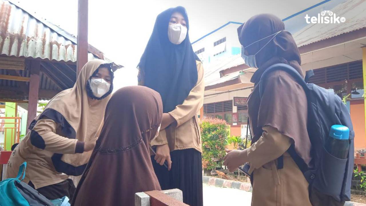 Kemendikbudristek telah mengeluarkan keputusan terkait penambahan masa libur sekolah hingga 12 Mei 2022, namun keputusan itu tidak berlaku di Kota Kendari. Foto: Andi Irna Fitriani/Telisik