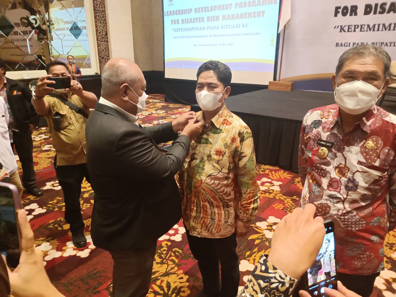 Bupati Buton ketika mengikuti Leadiership Development Program For Disaster Risk Management. Foto: ist.
