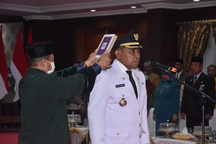 Pelantikan La Ode Ahmad Monianse menjadi wali kota definitif oleh Gubernur Sulawesi Tenggara. Foto: Ist.