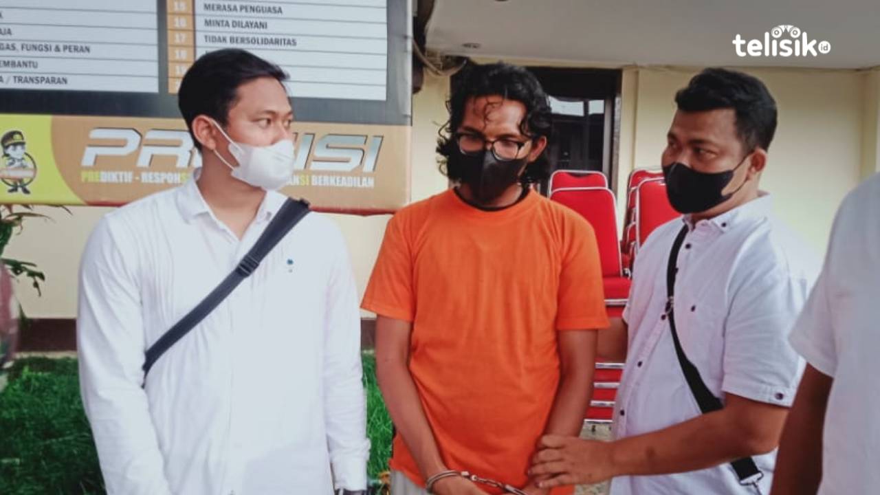 Rizkan (tengah berbaju orange) ketika diamankan petugas kepolisian. Foto: Reza Fahlefy/Telisik
