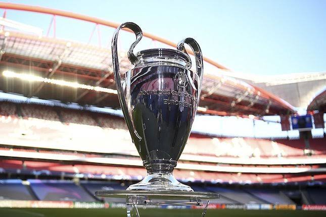 Trofi Liga Champions yang diperebutkan berbagai klub sepakbola. Foto: Repro AP Photo