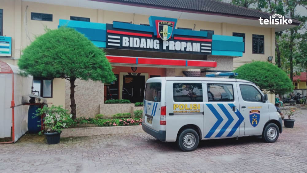 Propam Polda Sumatera Utara memeriksa 7 personel polisi, 5 diantaranya diduga bersalah atas kematian gantung diri tersangka. Foto: Reza Fahlefy/Telisik