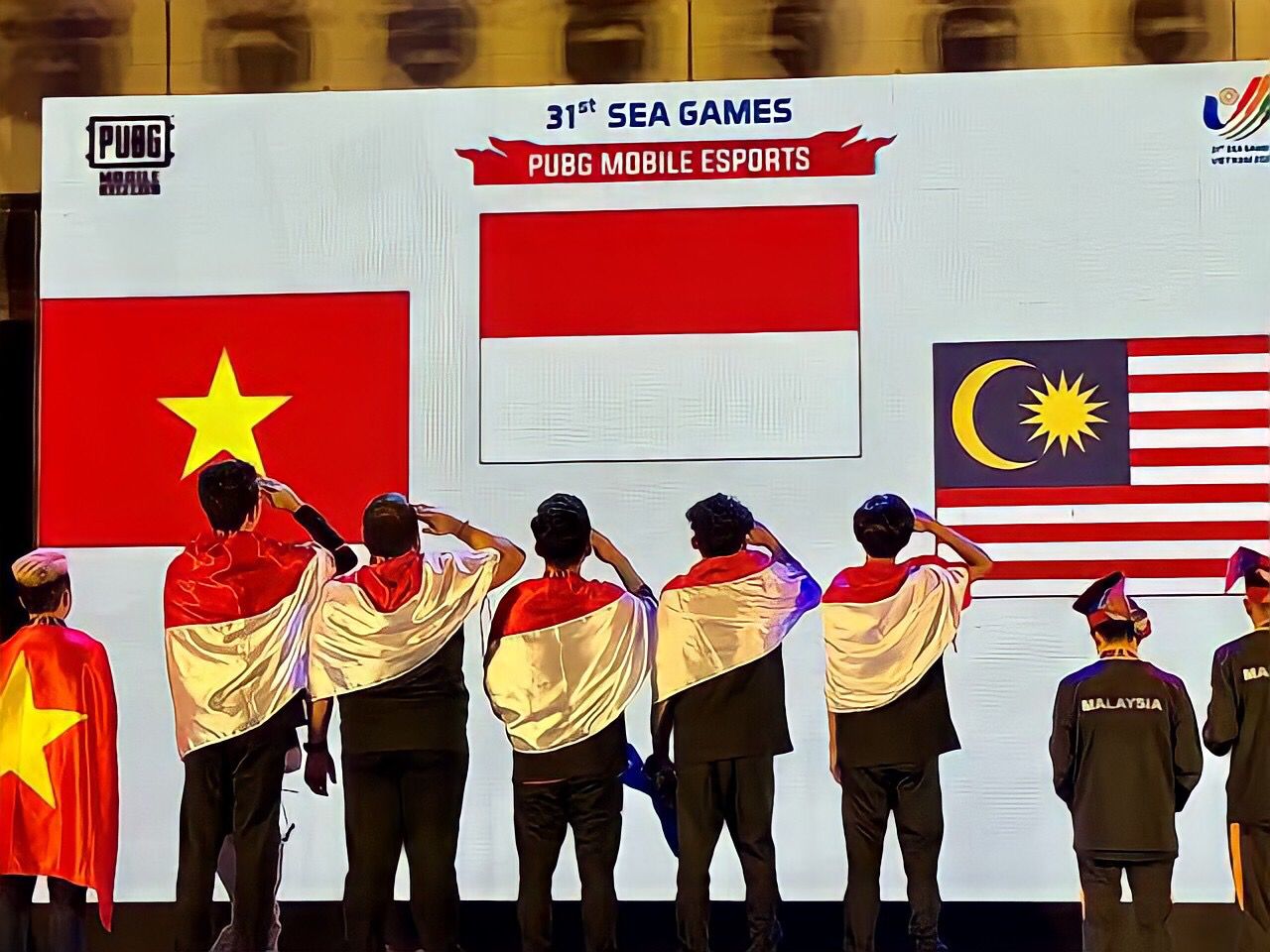 Timnas PUBG Indonesia sebet emas usai ungguli Vietnam 1 yang duduk di peringkat kedua (perak) klasemen akhir pertandingan final. Foto: Repro indotelko.com