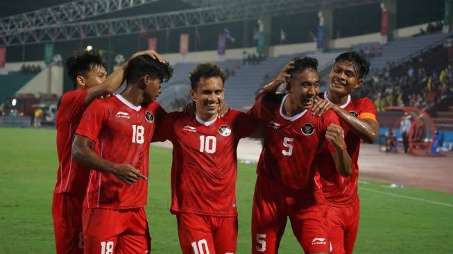 Skuad Timnas Indonesia U-23 saat merayakan kemenangannya. Foto: Dok. PSSI