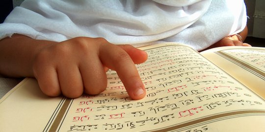 Disunnahkan membaca surat Al-Kahfi di hari Jumat, banyak keutamaan dan manfaatnya. Foto: Repro nuraddini.blogspot.com