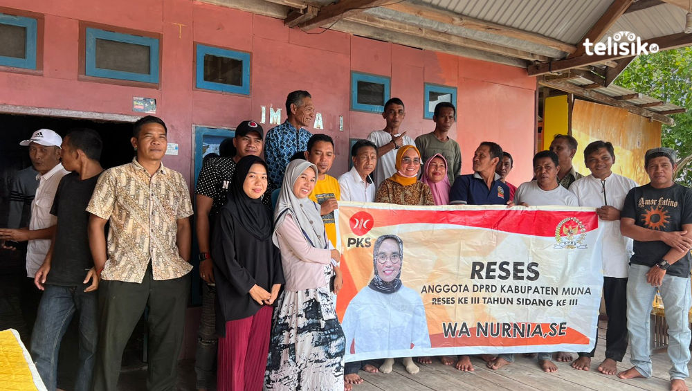 Aleg Muna, Wa Nurnia bersama masyarakat Desa Bontu-Bontu yang mengeluhkan persoalan air bersih. Foto: Sunaryo/Telisik