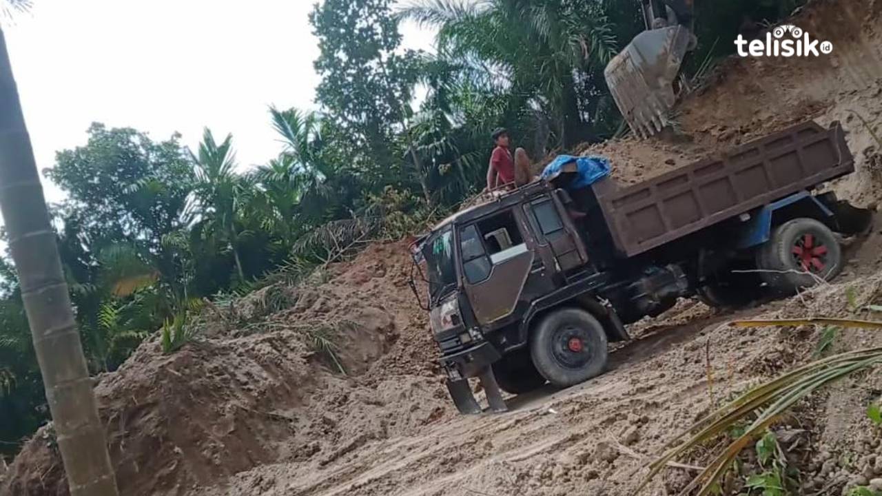 Aktivitas galian C diduga ilegal di Kecamatan Biru Biru, Kabupaten Deli Serdang Provinsi Sumatera Utara. Foto: Reza Fahlefy/Telisik