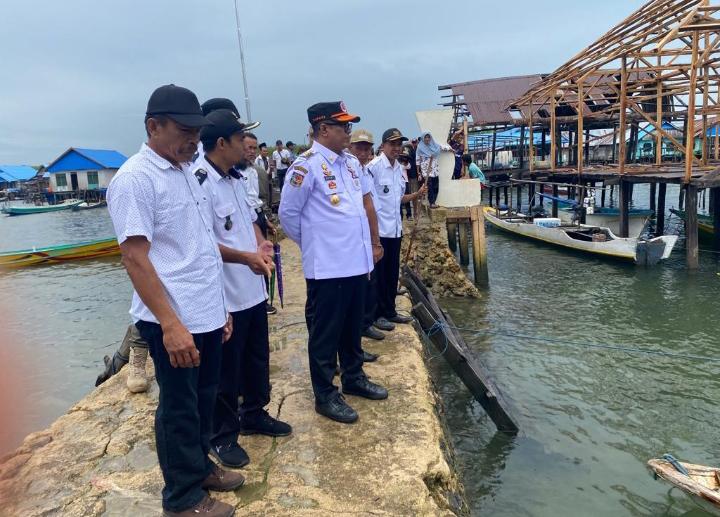 Pj Bupati Muna Barat, Bahri saat meninjau aset-aset milik pemkab. Foto: Ist.