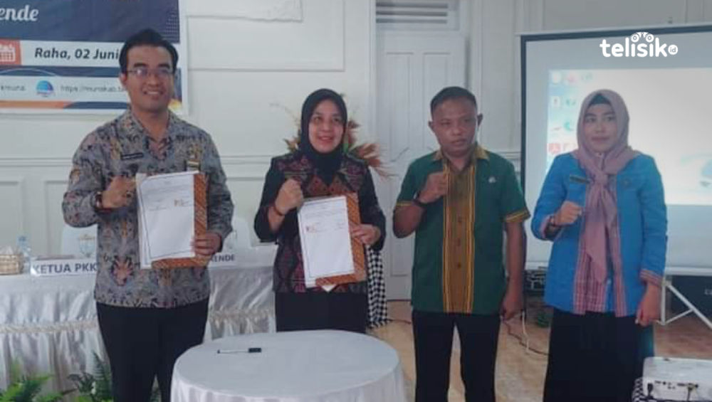 Kepala BNNK Muna, Muhamad Ridwan Zaim teken MoU bersama Ketua TP PKK, Yanti Setiawati Rusman. Foto: Sunaryo/Telisik