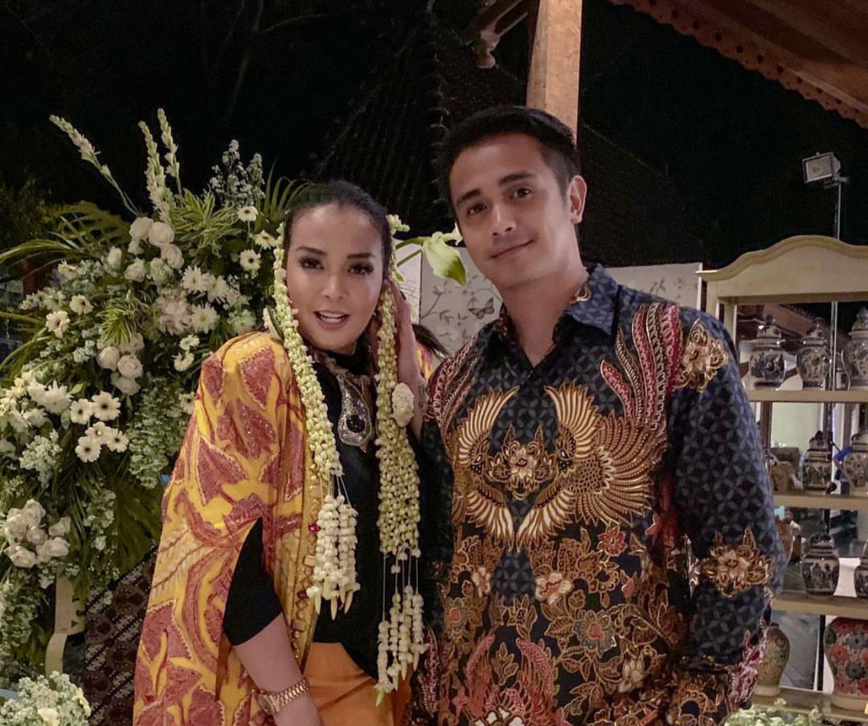 Jennifer Jill dan Ajun Perwira menjadi artis dengan biaya tagihan listrik terbesar, yakni menembus hingga Rp 90 juta. Foto: Repro Instagram/@ajunperwira