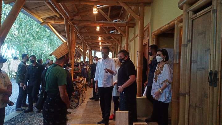 Presiden Jokowi kunjungi Kampus Bambu di Bajawa. Foto: Ist.