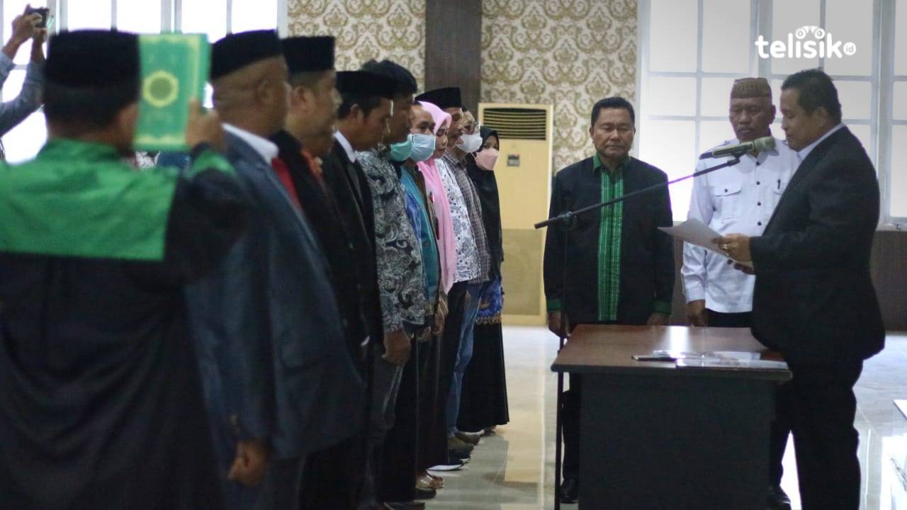 Bupati Muna, LM Rusman Emba melantik Irban dan Kapus. Foto: Sunaryo/Telisik