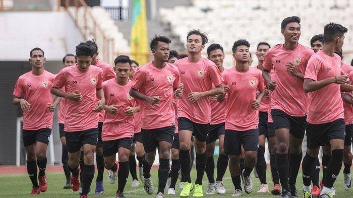 Para pemain muda Tanah Air menjalani pemusatan latihan untuk memperkuat Timnas Indonesia. Foto: Repro tribunnews.com