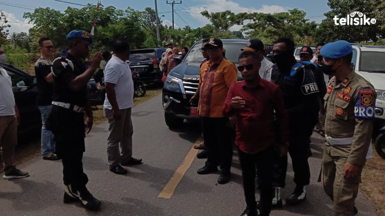 Pj Bupati Muna Barat, Bahri masih menggunakan kendaraan koleganya. Foto : Sunaryo/Telisik