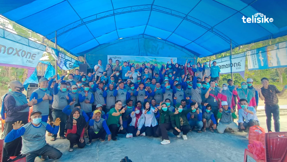 Foto bersama pihak PT. Syngenta Indonesia, Puskesmas Tongauna, PTD RS Konawe, PMI, BPP Dinas TPHP Konawe serta para petani Kecamatan Tongauna Utara, Kabupaten Konawe, Selasa (21/6/2022). Foto: Aris Syam/Telisik