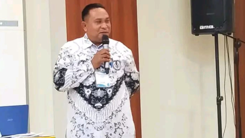 Ketua PGRI yang juga Kadis Perindagkop Buton Selatan La Hardin, meminta dinas pendidikan untuk segera keterlambatan gaji guru. Foto: ist