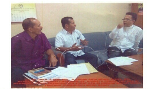 La Ode Andi Muna, salah satu tokoh pemekaran Muna Barat, saat bertemu Komisi II DPR RI Fraksi PBB. Foto: Ist.