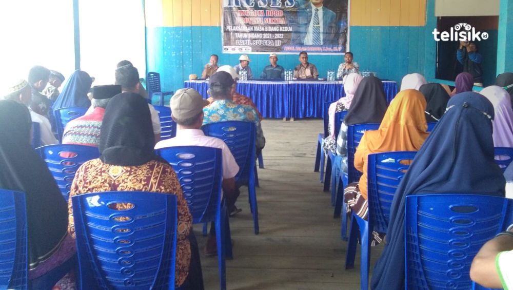 Wakil Ketua Fraksi Demokrat DPRD Sulawesi Tenggara, Abdul Salam Sahadia saat menggelar reses di Muna Barat. Foto: Putri Wulandari/Telisik