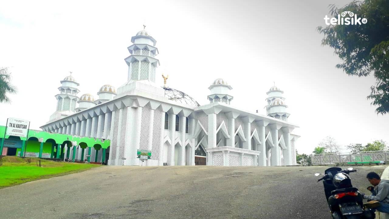 Masjid Raya Al-Kautsar dan Al-Alam akan menjadi lokasi salat Idul Adha. Foto: Aris Mantobua/Telisik