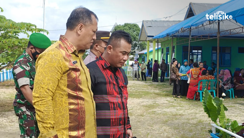 Kadis PMD Konawe Keny Yuga Permana menjelaskan mengenai juknis pilkades serentak sesuai Perbup Nomor 43 tahun 2022. Foto: Aris Syam/Telisik