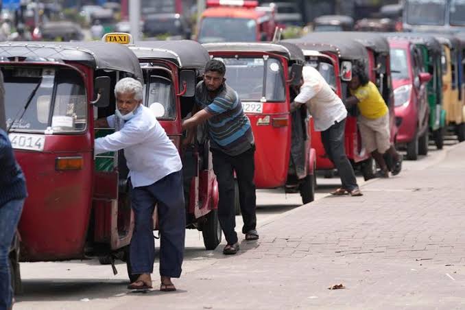 Kondisi rakyat saat negara mengalami krisis ekonomi hingga menjelang bangkrut. Foto: Repro AP PHOTO