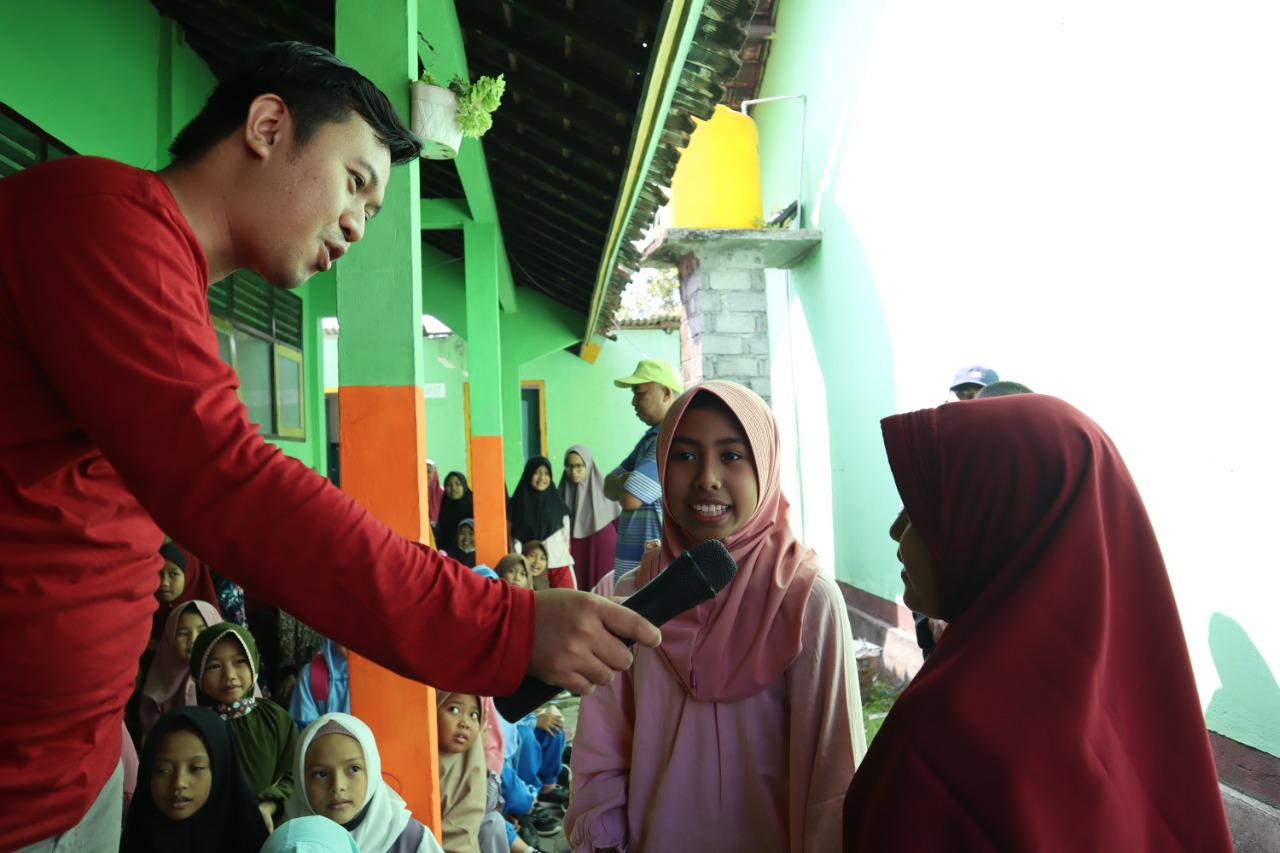 Pekerja sosial dan penyuluh sosial berkolaborasi dengan perawat mensosialisasikan Stop Bullying pada 1.439 pelajar Lombok Timur. Foto: Ist.