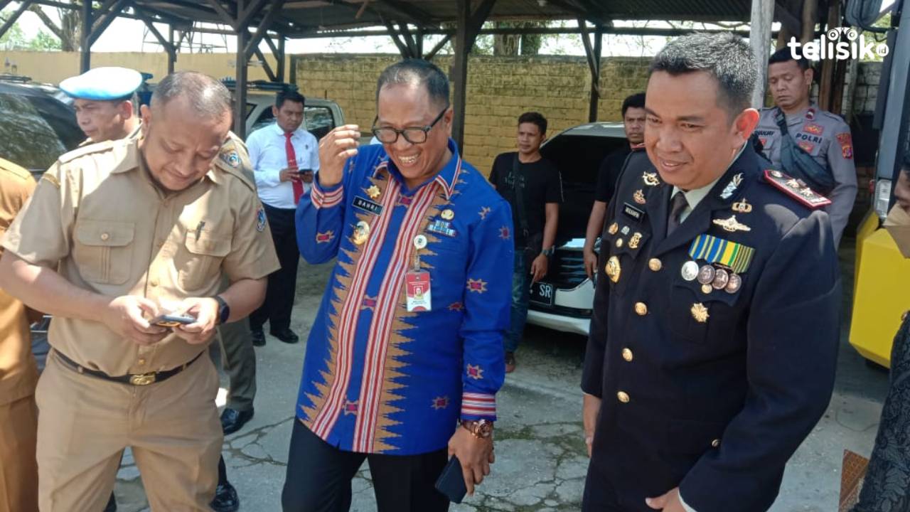 Pj Bupati Muna Barat, Bahri saat berada di Polres Muna. Foto: Sunaryo/Telisik