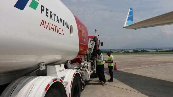 Bahan bakar yang tinggi menjadi alasan pesawat Wings Air berhenti mengudara di Wakatobi sejak 8 Juli 2022. Foto: Repro Detik.com
