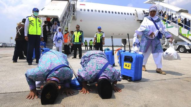 Sejumlah jemaah haji Indonesia saat kembali menginjakkan kakinya di Tanah Air. Foto: Repro Antara