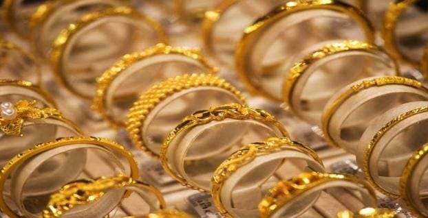 Harga emas hari ini masih bertahan, berada di harga Rp 966 ribu per gram. Sedangkan di pengadaian mengalami penurunan rata-rata sebesar Rp 1.000 . Foto: Repro bisnis.com